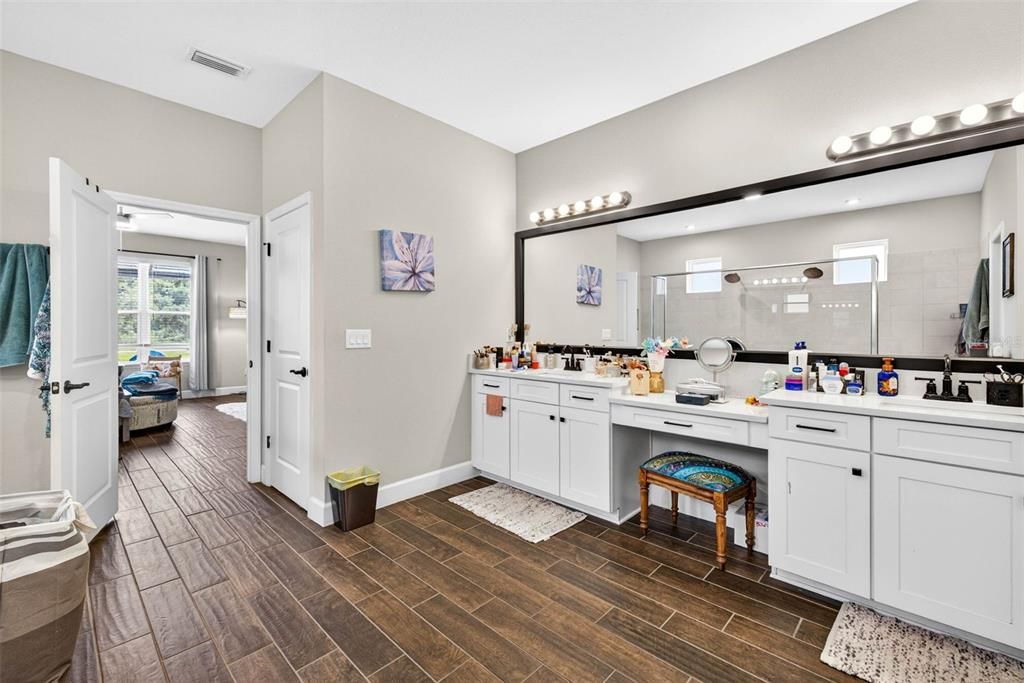 For Sale: $750,000 (4 beds, 4 baths, 2920 Square Feet)