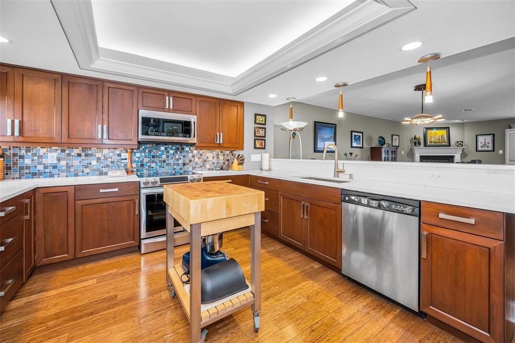 En Venta: $699,900 (3 camas, 2 baños, 1885 Pies cuadrados)