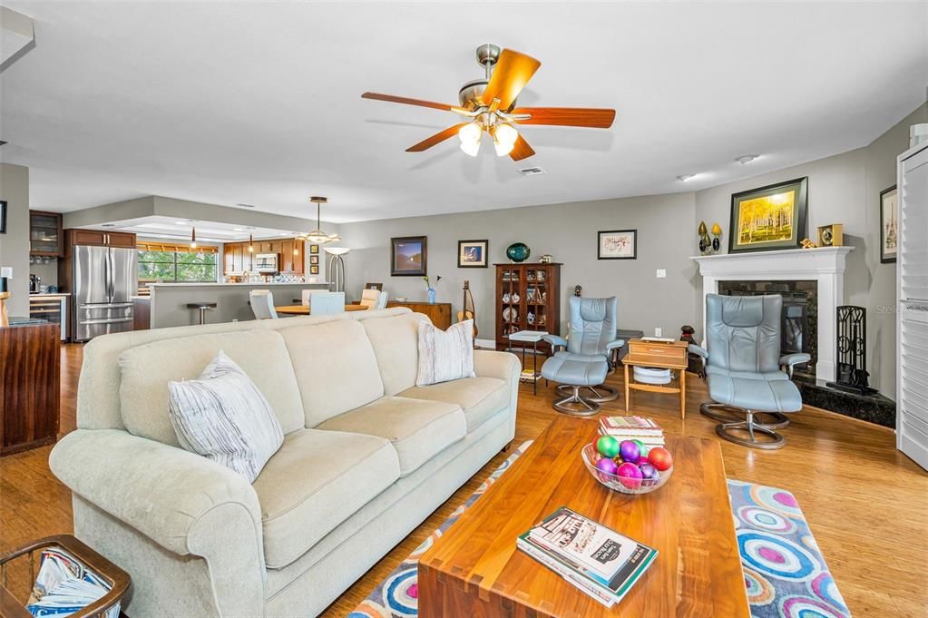 En Venta: $699,900 (3 camas, 2 baños, 1885 Pies cuadrados)