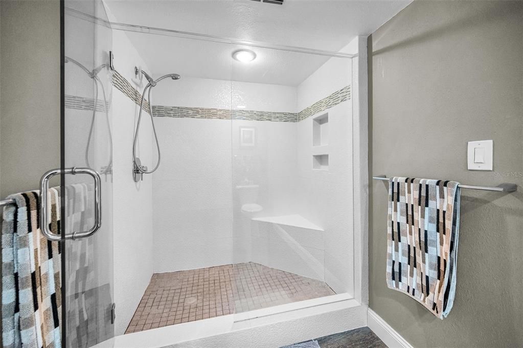 En Venta: $699,900 (3 camas, 2 baños, 1885 Pies cuadrados)