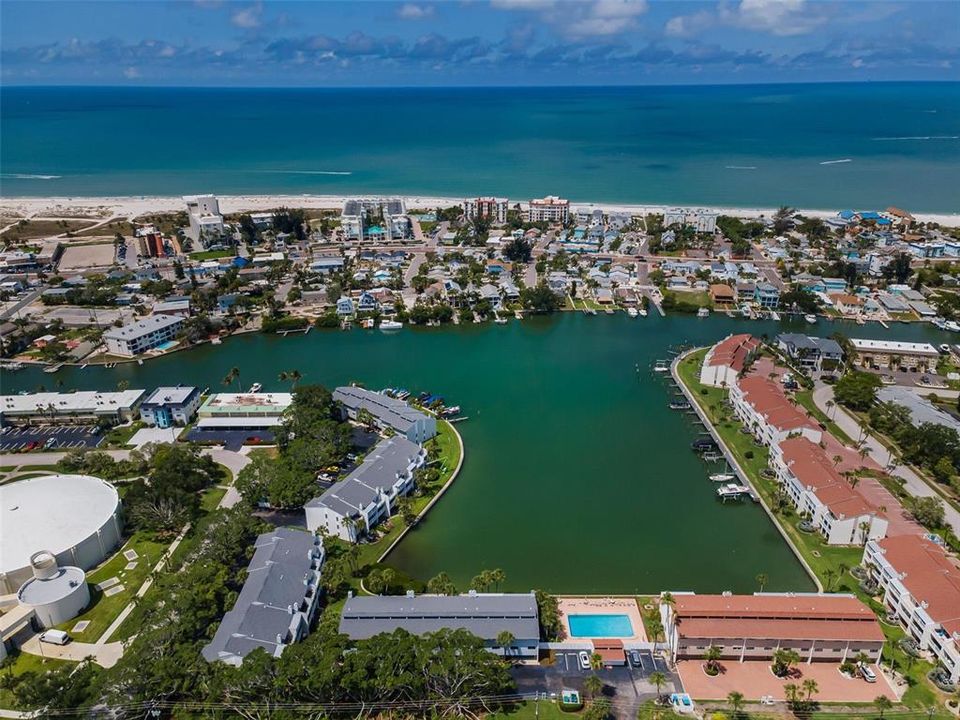 En Venta: $699,900 (3 camas, 2 baños, 1885 Pies cuadrados)