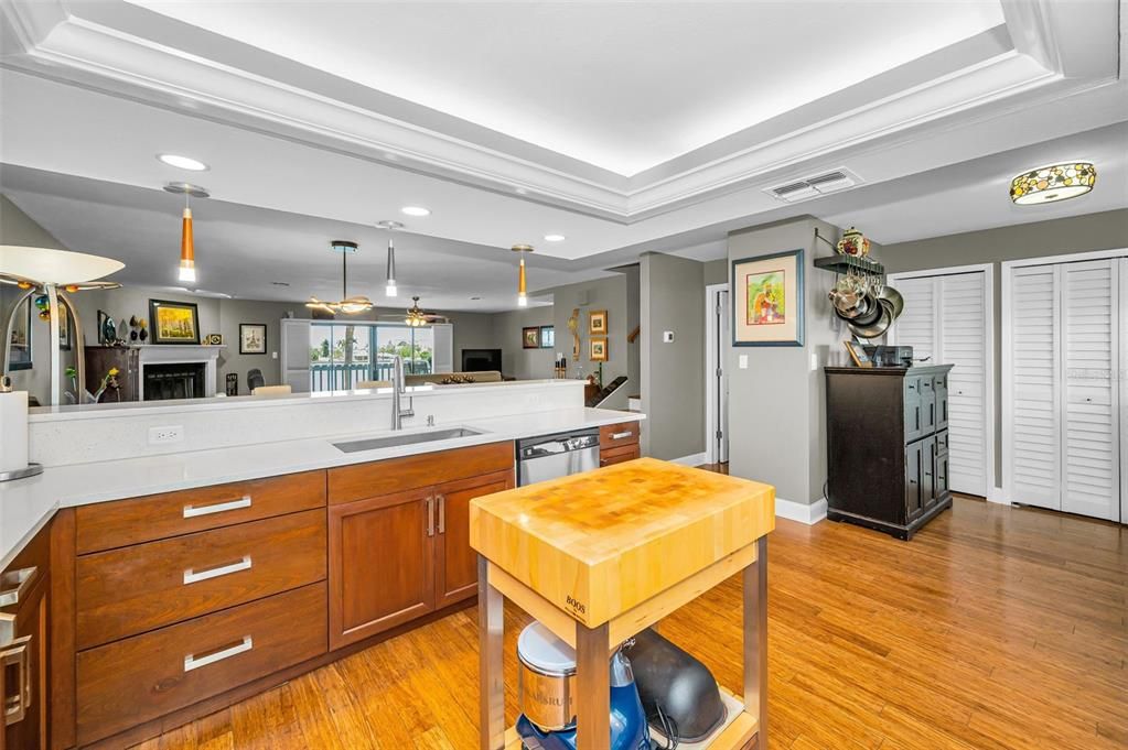 En Venta: $699,900 (3 camas, 2 baños, 1885 Pies cuadrados)