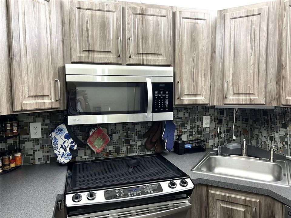For Sale: $244,000 (3 beds, 2 baths, 1396 Square Feet)