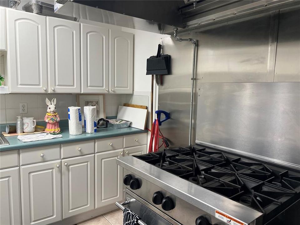 For Sale: $244,000 (3 beds, 2 baths, 1396 Square Feet)