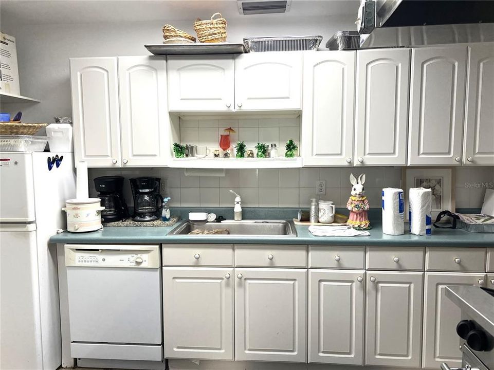 For Sale: $244,000 (3 beds, 2 baths, 1396 Square Feet)