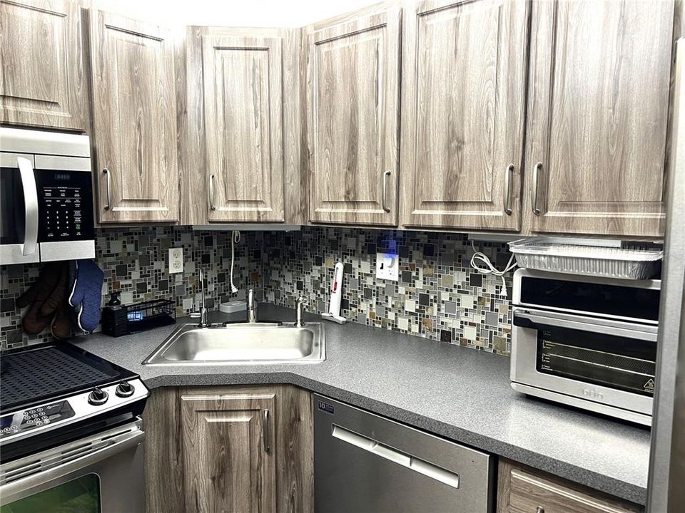 For Sale: $244,000 (3 beds, 2 baths, 1396 Square Feet)