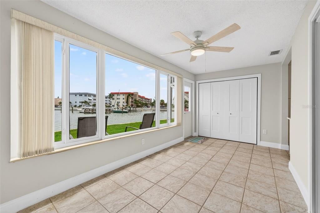 For Sale: $243,500 (2 beds, 2 baths, 1120 Square Feet)