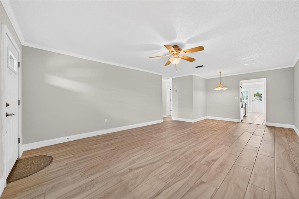 For Sale: $243,500 (2 beds, 2 baths, 1120 Square Feet)