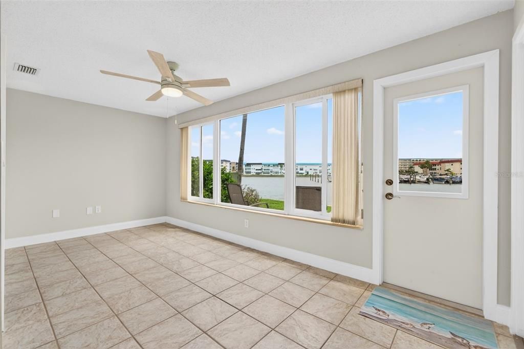 For Sale: $243,500 (2 beds, 2 baths, 1120 Square Feet)