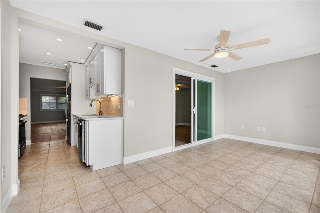 For Sale: $243,500 (2 beds, 2 baths, 1120 Square Feet)