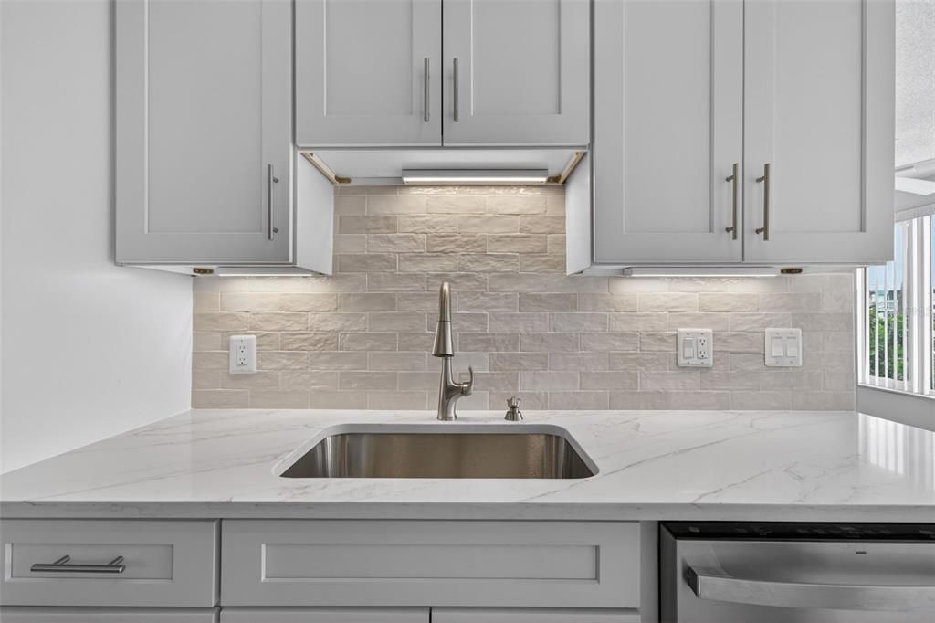 For Sale: $243,500 (2 beds, 2 baths, 1120 Square Feet)