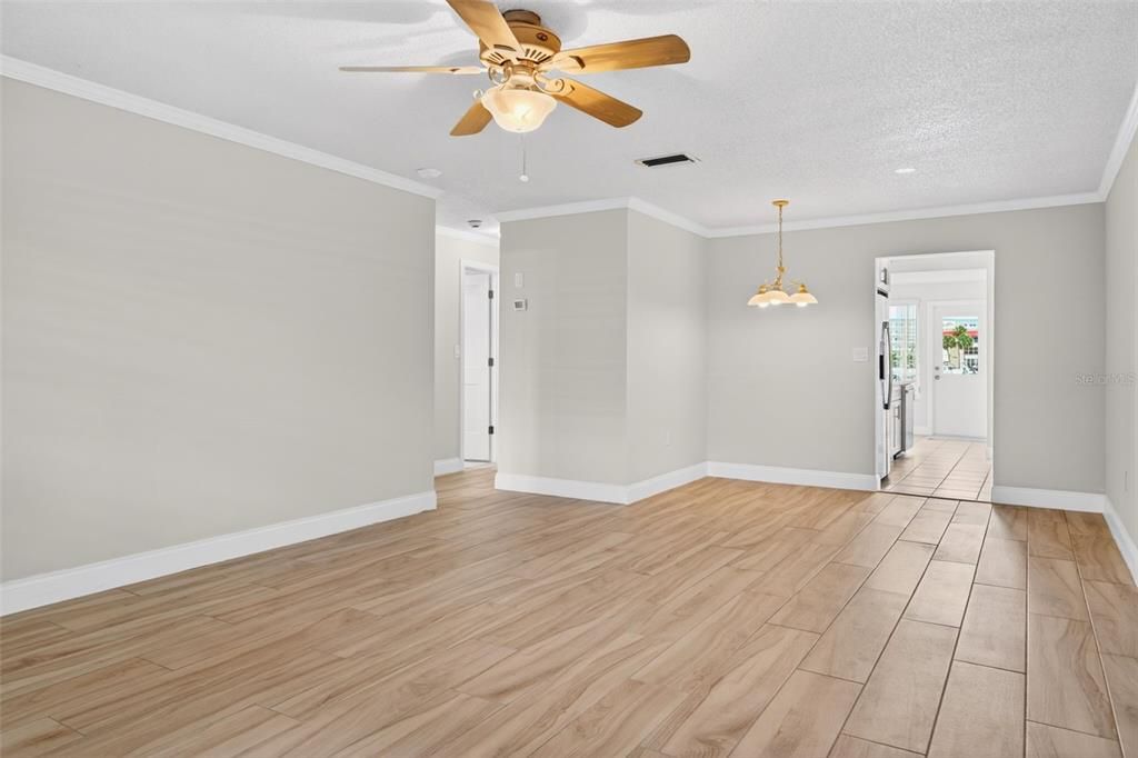 For Sale: $243,500 (2 beds, 2 baths, 1120 Square Feet)