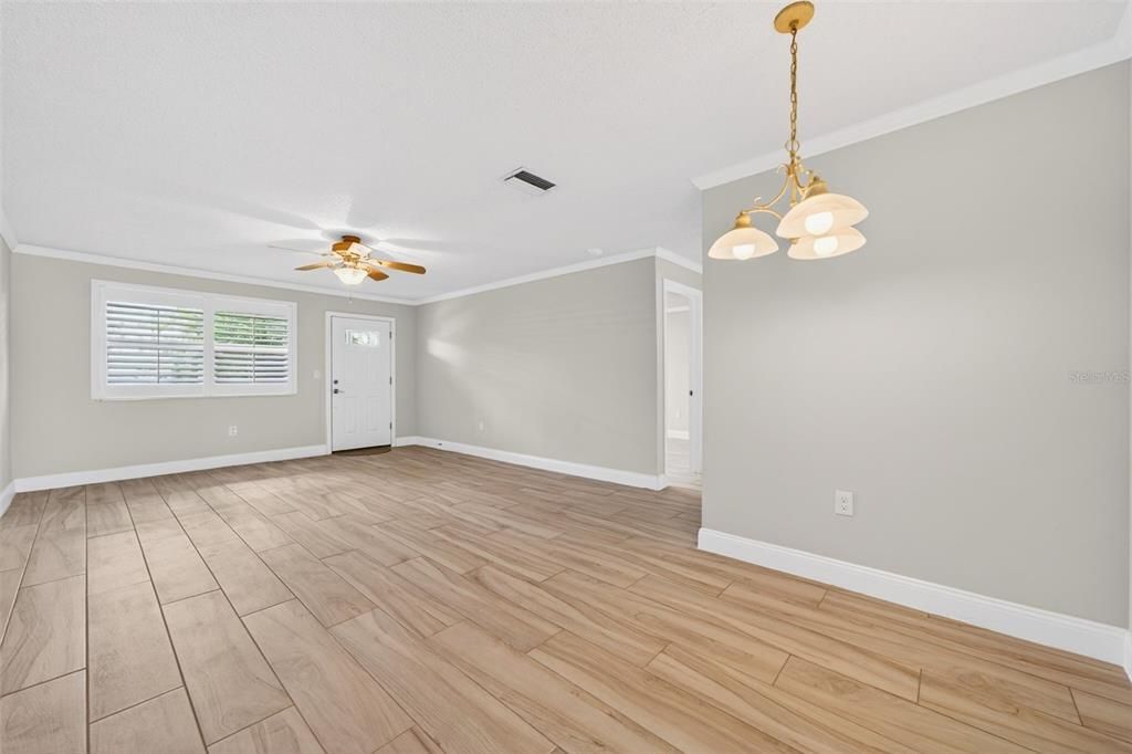 For Sale: $243,500 (2 beds, 2 baths, 1120 Square Feet)