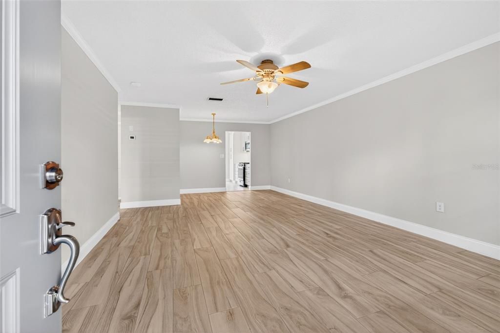 For Sale: $243,500 (2 beds, 2 baths, 1120 Square Feet)