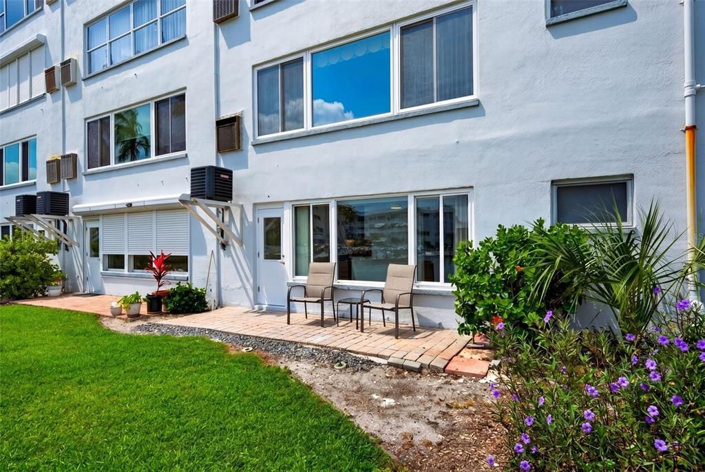 For Sale: $243,500 (2 beds, 2 baths, 1120 Square Feet)