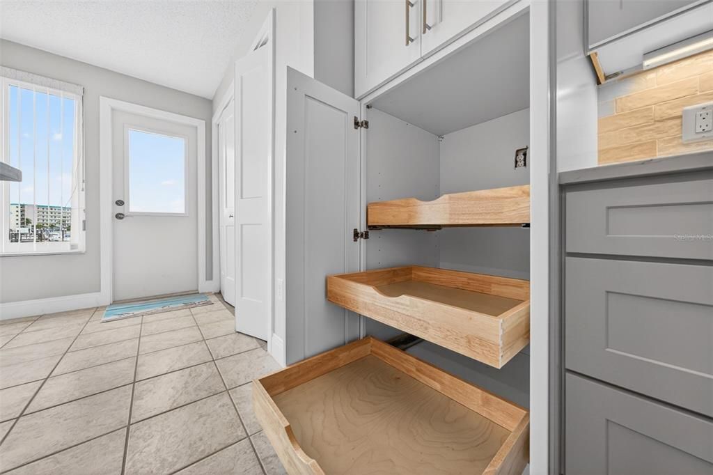 For Sale: $243,500 (2 beds, 2 baths, 1120 Square Feet)