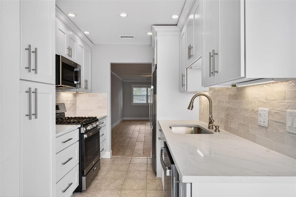 For Sale: $243,500 (2 beds, 2 baths, 1120 Square Feet)