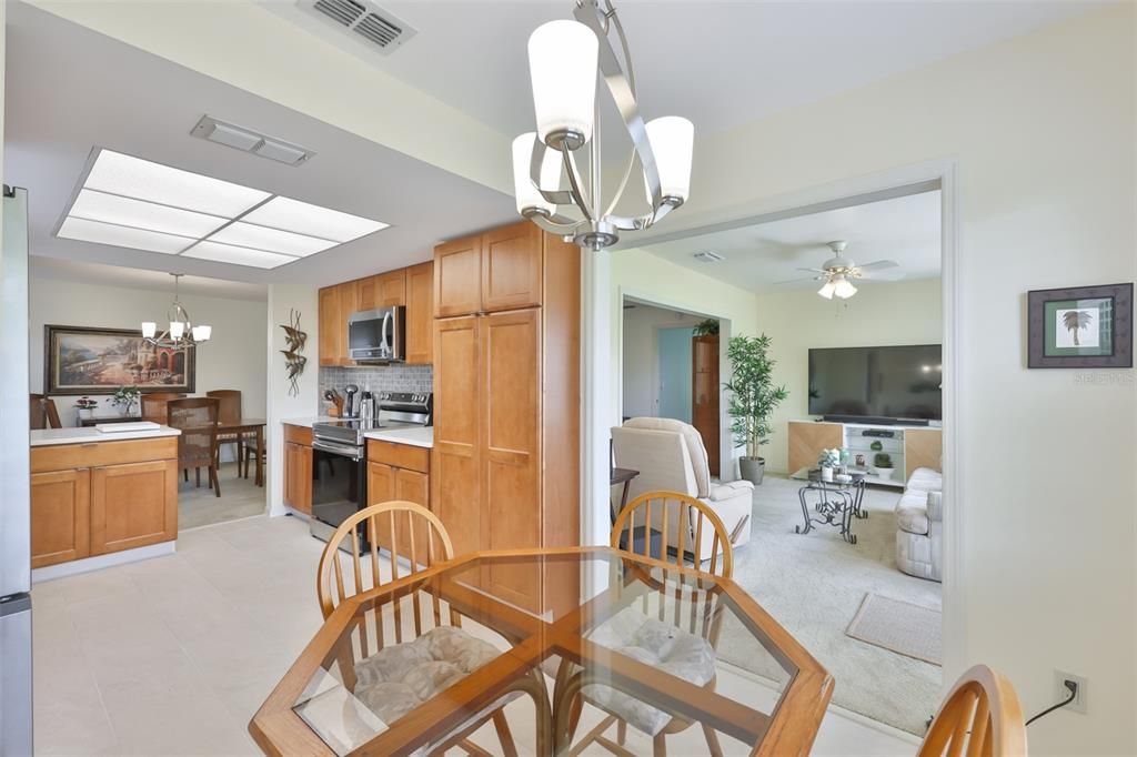 For Sale: $195,000 (2 beds, 2 baths, 1394 Square Feet)