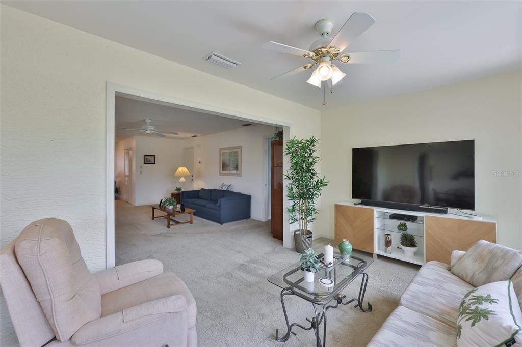 For Sale: $195,000 (2 beds, 2 baths, 1394 Square Feet)