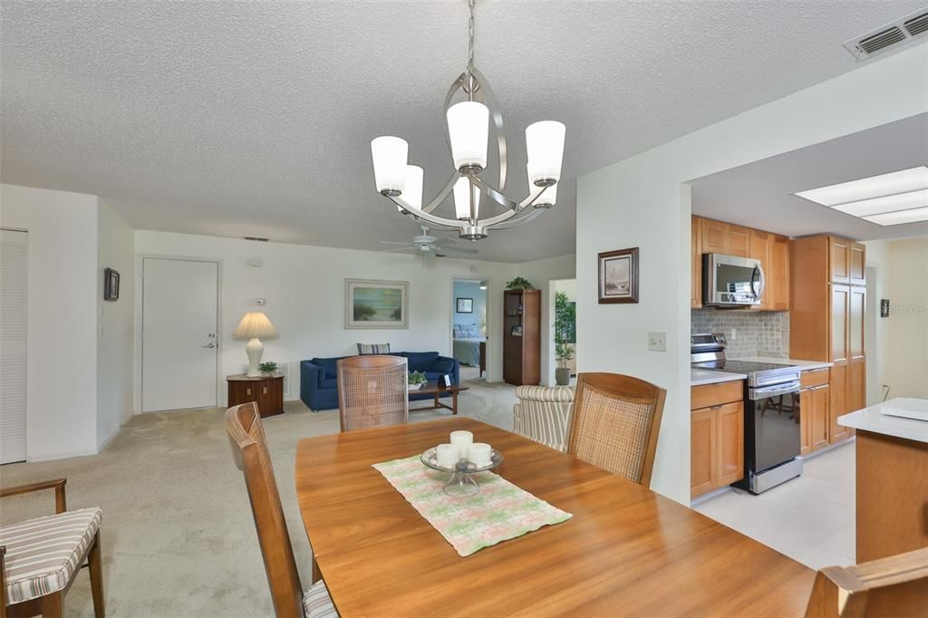 For Sale: $195,000 (2 beds, 2 baths, 1394 Square Feet)