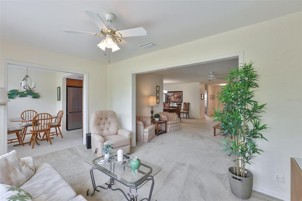 For Sale: $195,000 (2 beds, 2 baths, 1394 Square Feet)