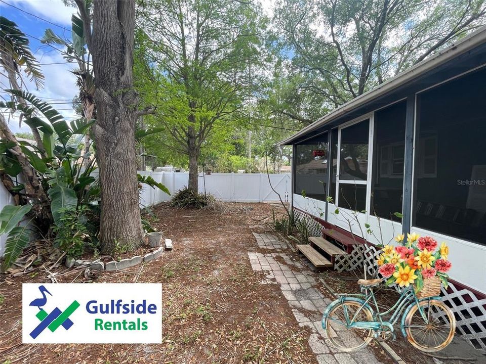 For Rent: $1,900 (2 beds, 1 baths, 726 Square Feet)