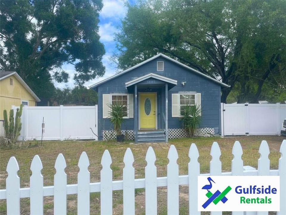 For Rent: $1,900 (2 beds, 1 baths, 726 Square Feet)