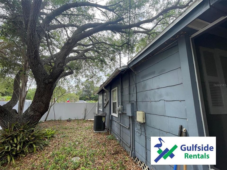 For Rent: $1,900 (2 beds, 1 baths, 726 Square Feet)