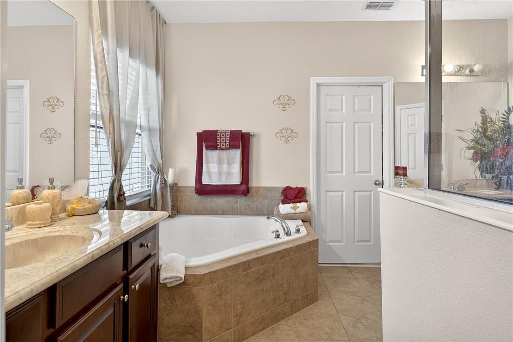 For Rent: $3,800 (6 beds, 4 baths, 4247 Square Feet)