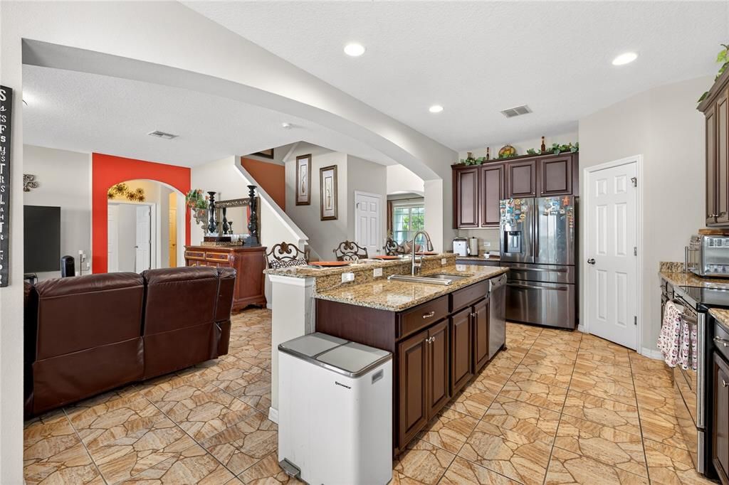 For Rent: $3,800 (6 beds, 4 baths, 4247 Square Feet)