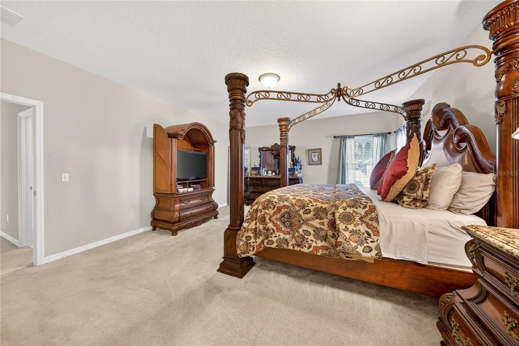 For Rent: $3,800 (6 beds, 4 baths, 4247 Square Feet)