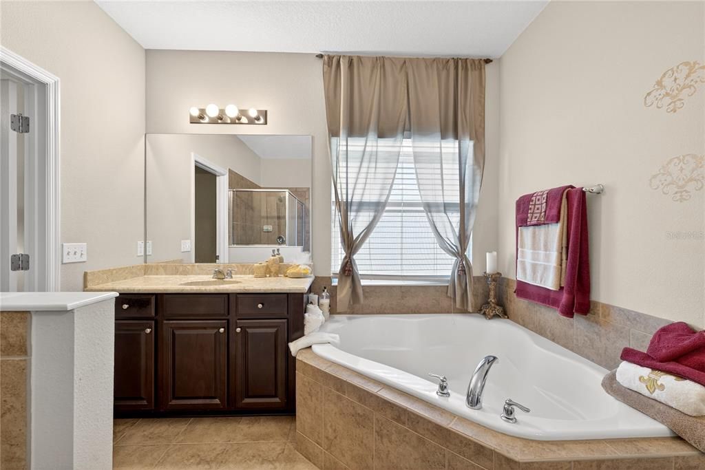 For Rent: $3,800 (6 beds, 4 baths, 4247 Square Feet)