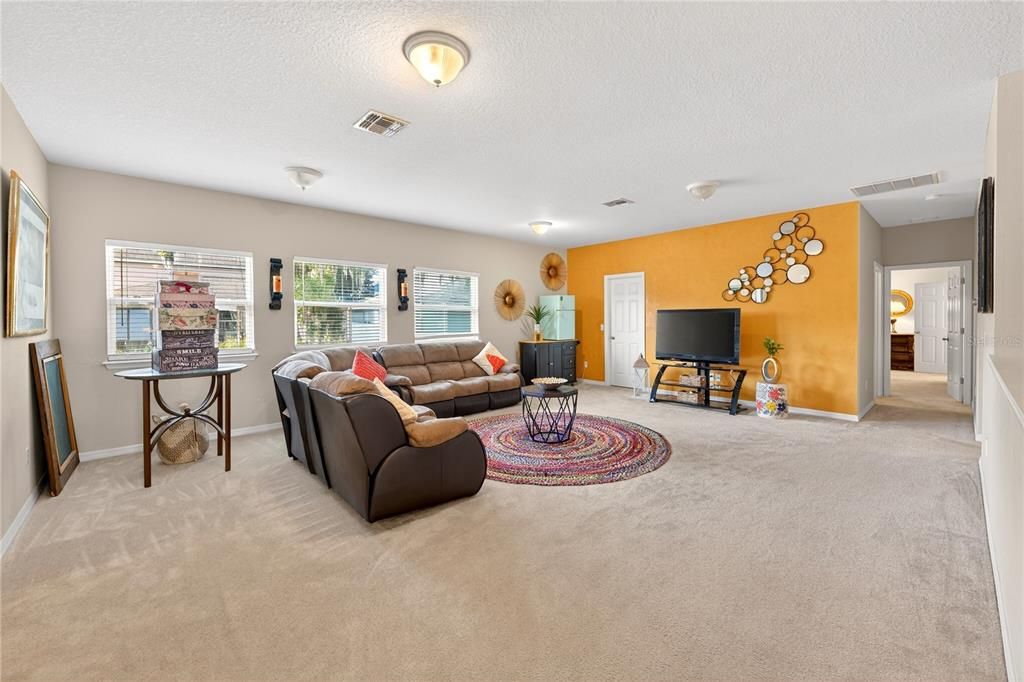 For Rent: $3,800 (6 beds, 4 baths, 4247 Square Feet)