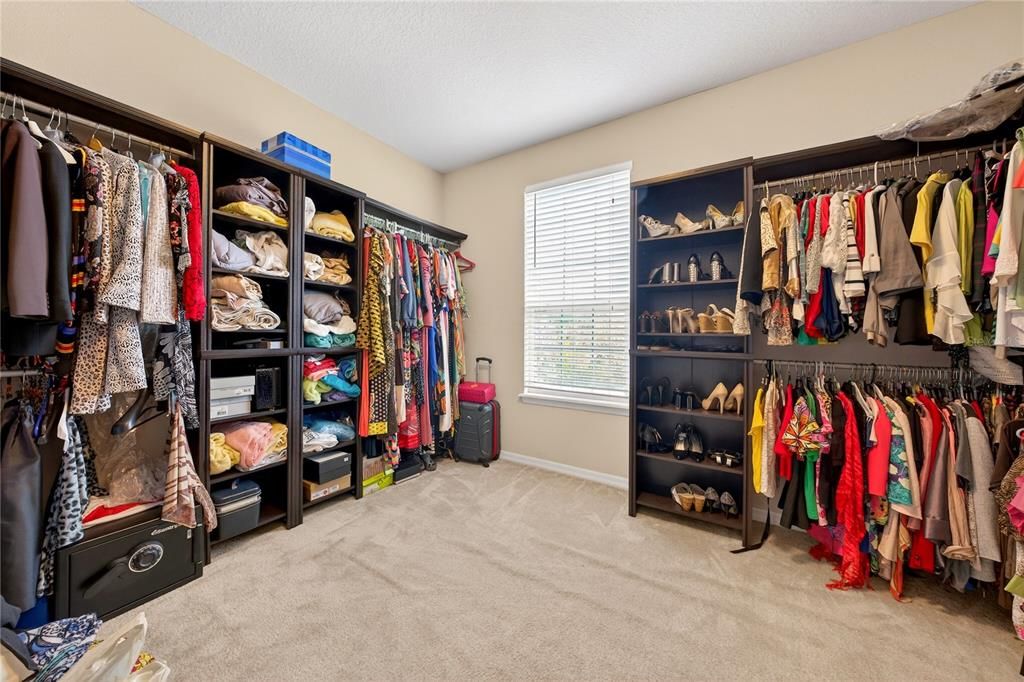 For Rent: $3,800 (6 beds, 4 baths, 4247 Square Feet)