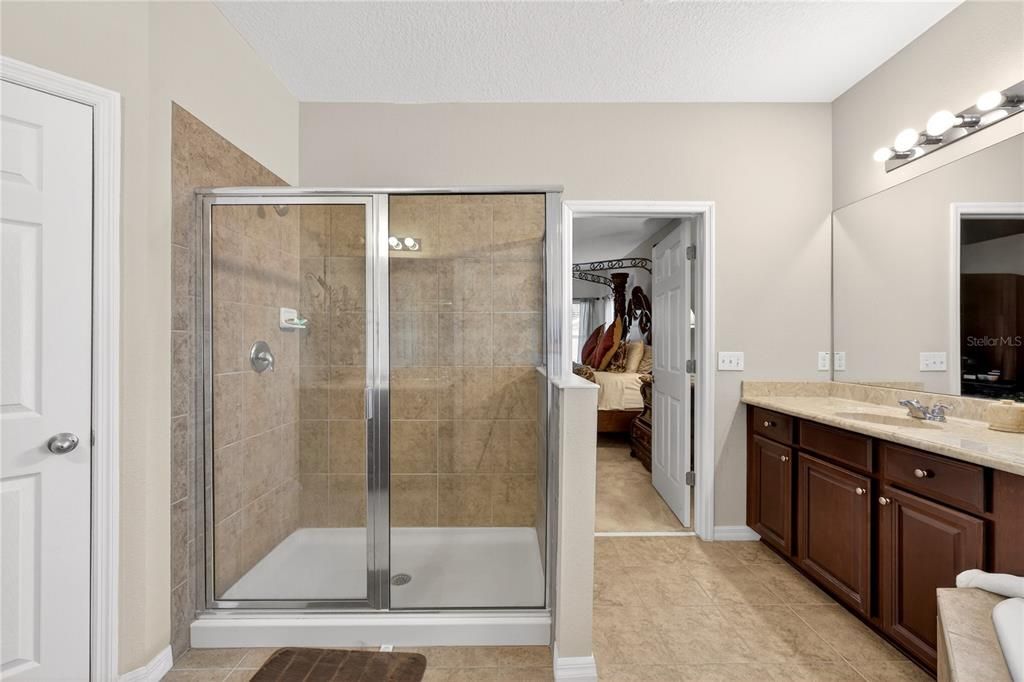 For Rent: $3,800 (6 beds, 4 baths, 4247 Square Feet)