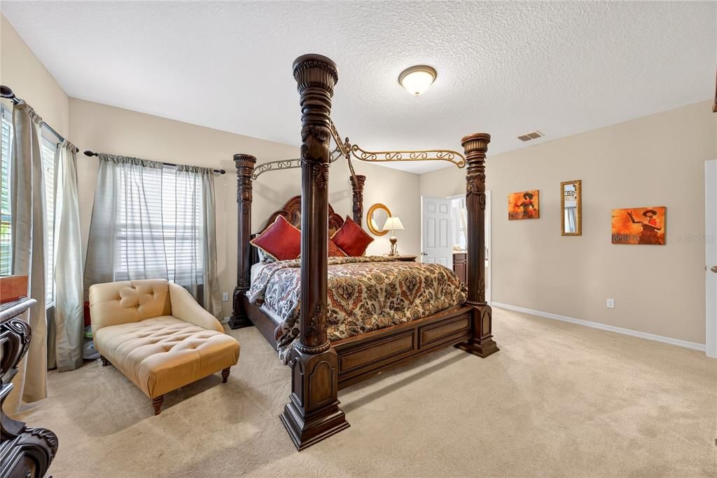 For Rent: $3,800 (6 beds, 4 baths, 4247 Square Feet)
