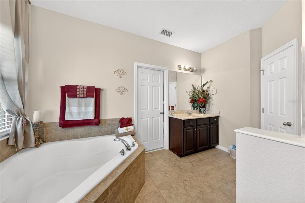 For Rent: $3,800 (6 beds, 4 baths, 4247 Square Feet)