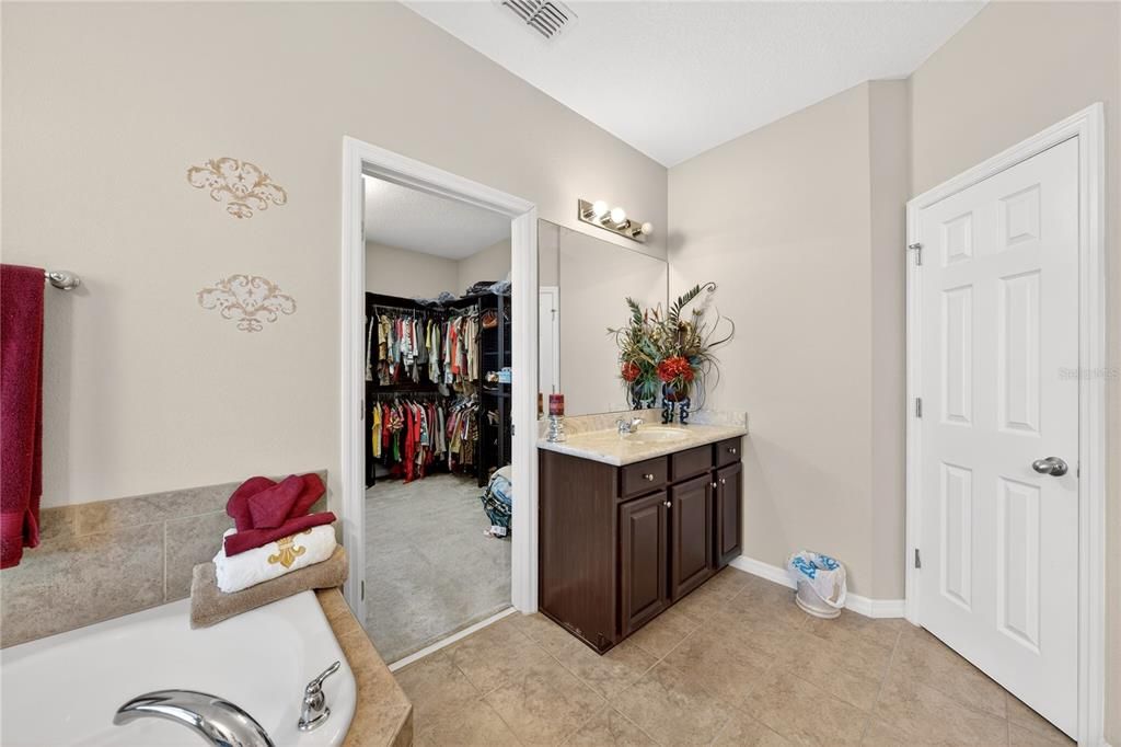 For Rent: $3,800 (6 beds, 4 baths, 4247 Square Feet)