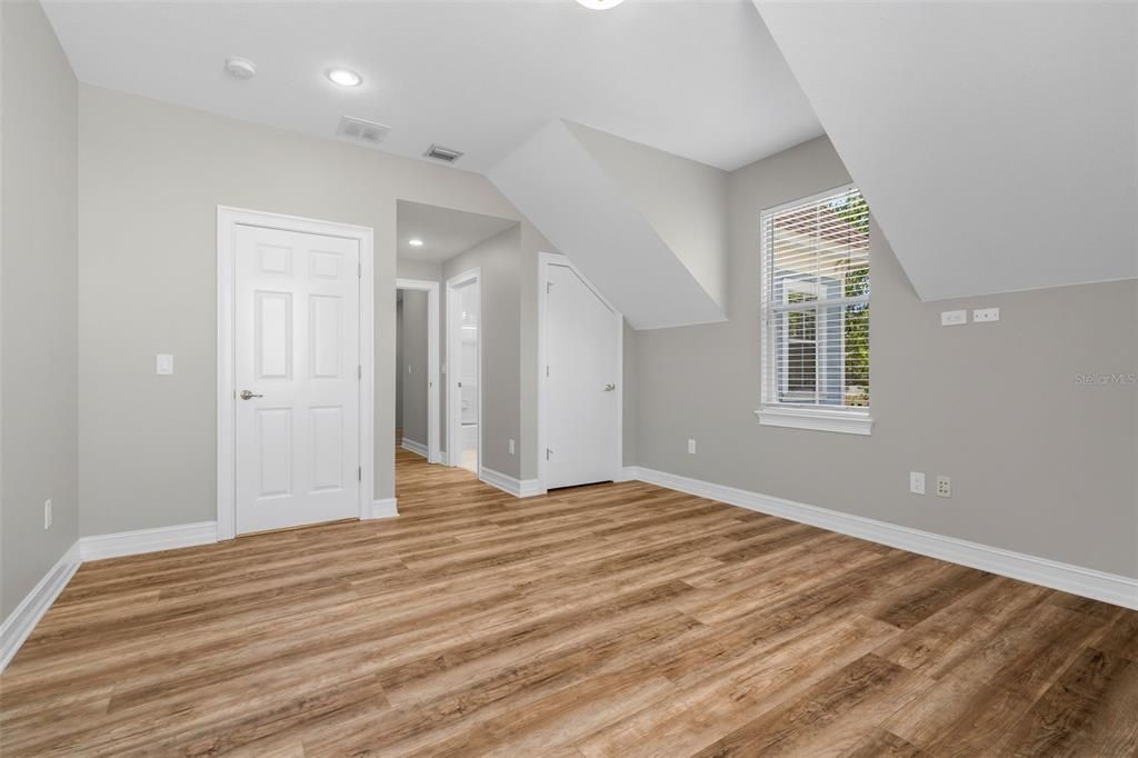 For Sale: $1,999,999 (5 beds, 4 baths, 4440 Square Feet)