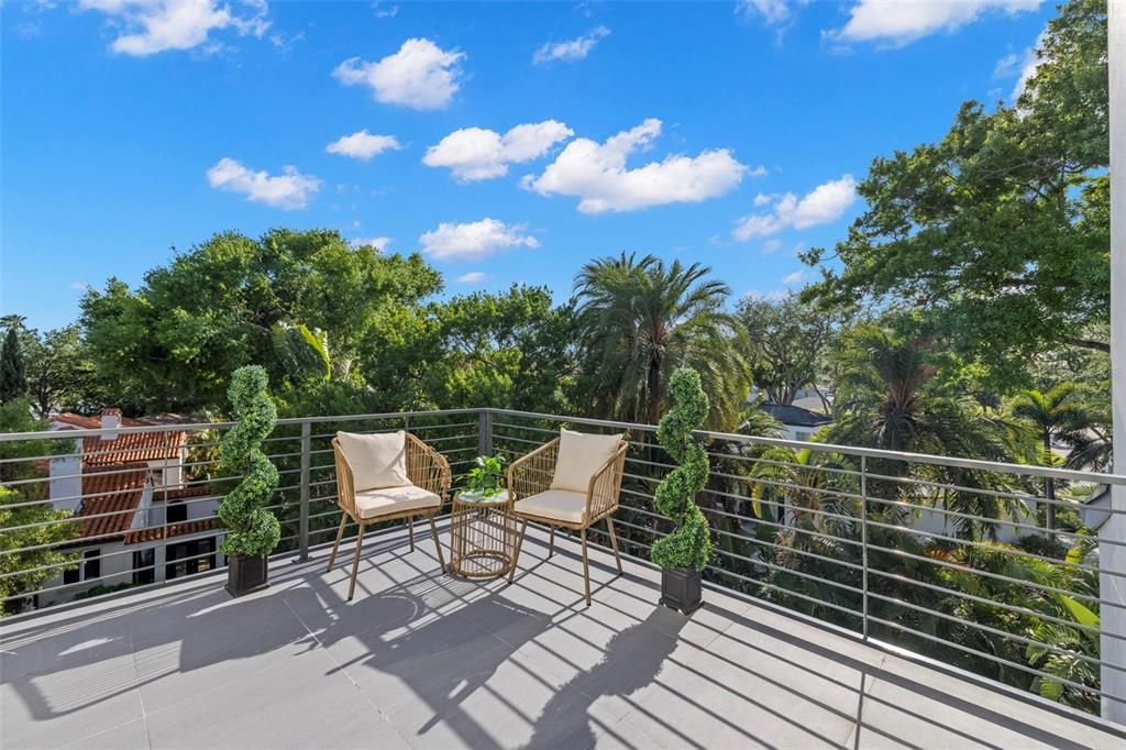 Active With Contract: $2,100,000 (4 beds, 4 baths, 4331 Square Feet)