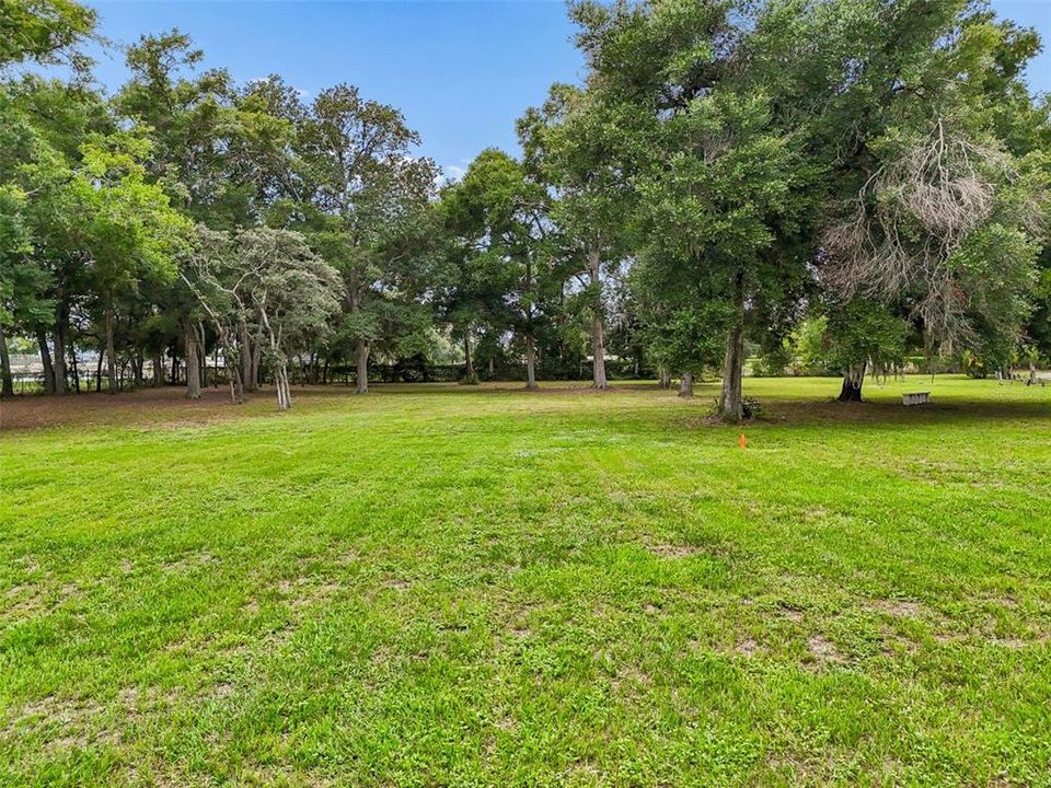 На продажу: $725,000 (2.23 acres)