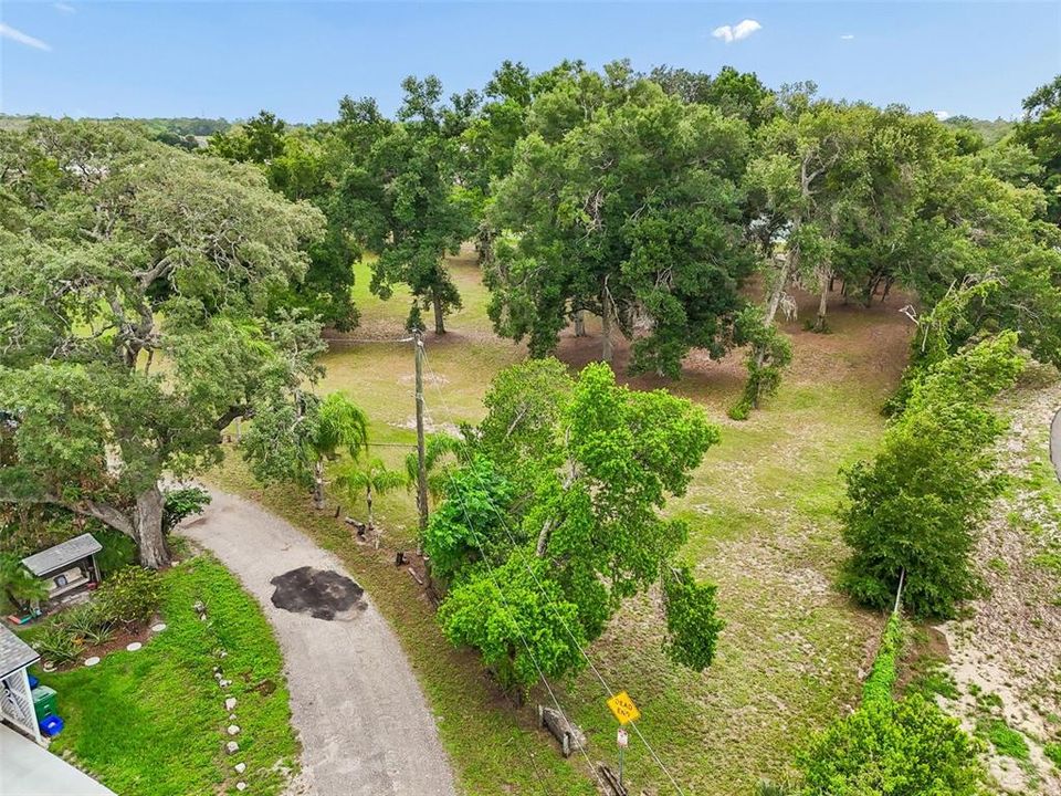 На продажу: $725,000 (2.23 acres)