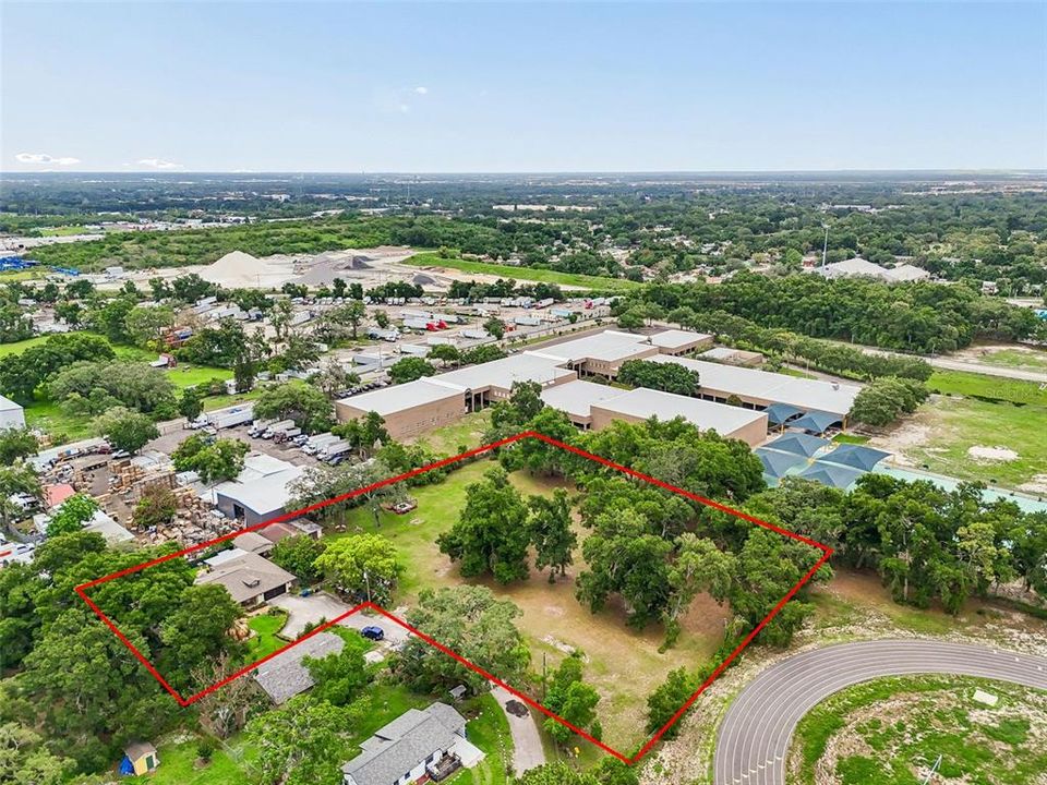 На продажу: $725,000 (2.23 acres)