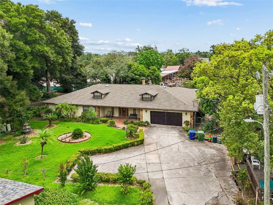 На продажу: $725,000 (2.23 acres)