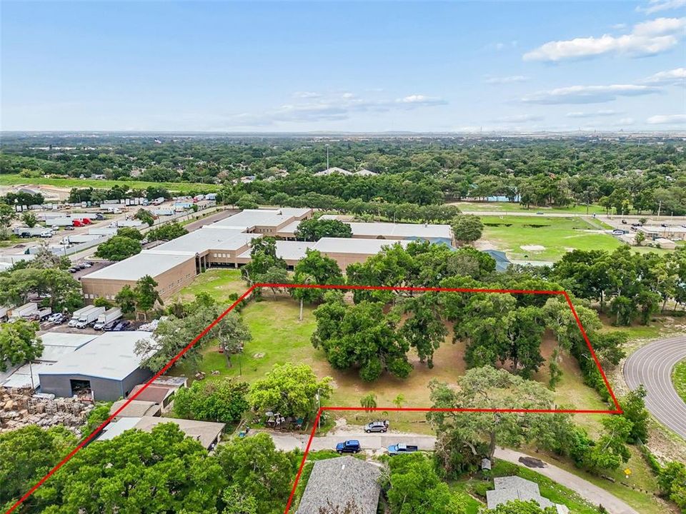 На продажу: $725,000 (2.23 acres)