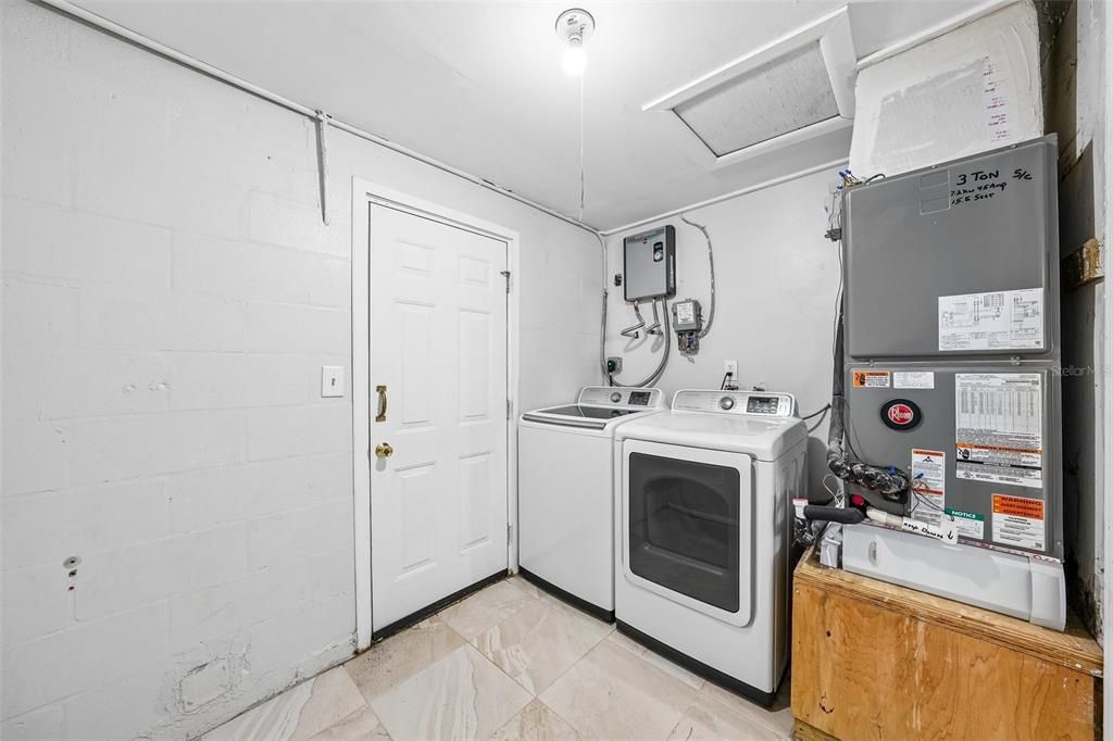 For Sale: $399,900 (3 beds, 2 baths, 1430 Square Feet)
