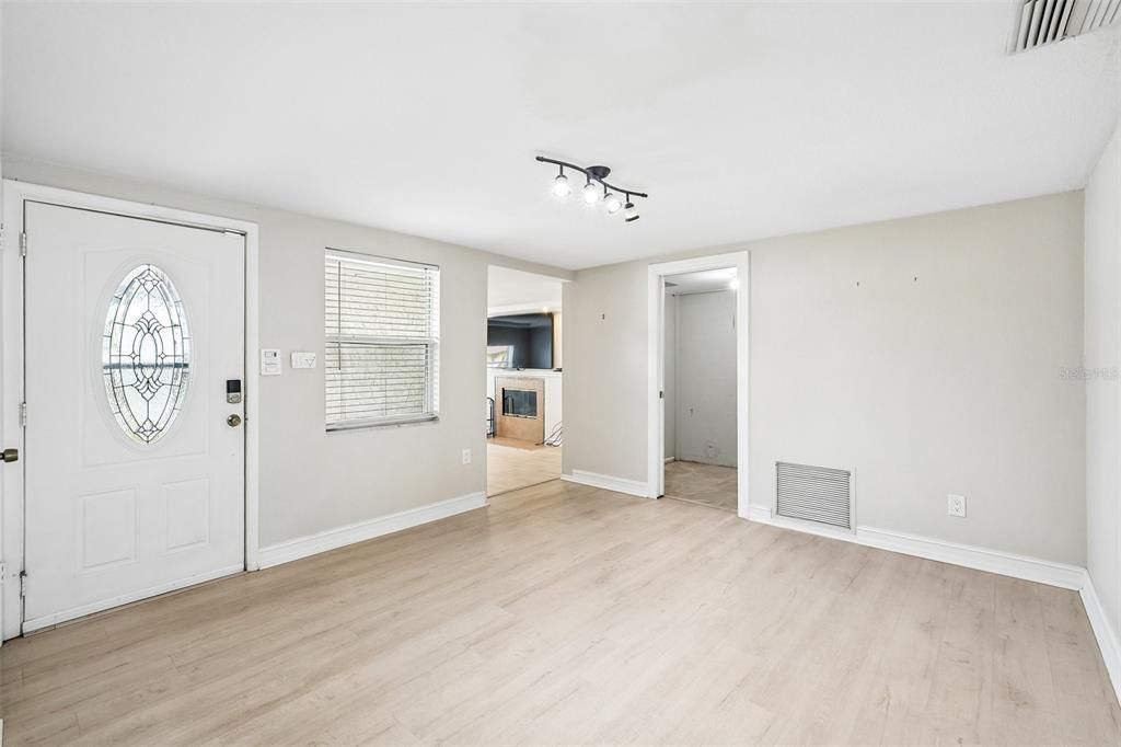 For Sale: $399,900 (3 beds, 2 baths, 1430 Square Feet)