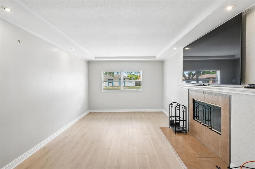 For Sale: $399,900 (3 beds, 2 baths, 1430 Square Feet)