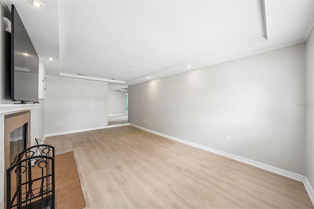 For Sale: $399,900 (3 beds, 2 baths, 1430 Square Feet)