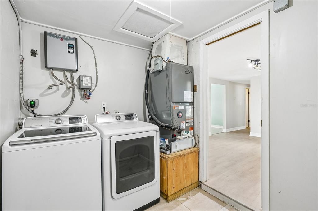 For Sale: $399,900 (3 beds, 2 baths, 1430 Square Feet)